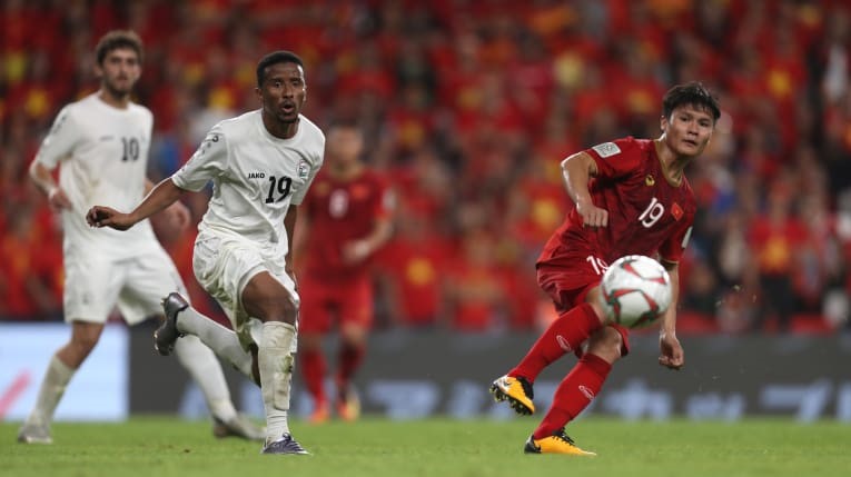 Fox Sports Asia cho rằng tuyển Việt Nam đang quá phụ thuộc vào Quang Hải. Ảnh AFC