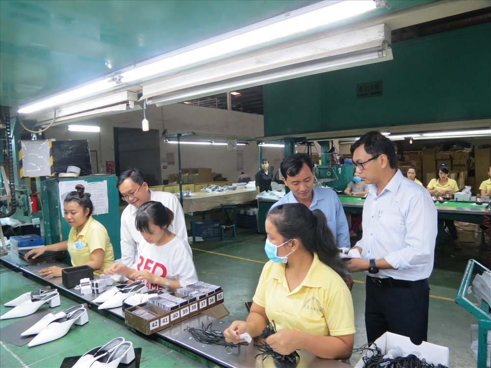 Rất nhiều CN tại Cty Trường Lợi ngoài 35 tuổi nên sẽ khó xin được việc làm mới - Ảnh: L.T