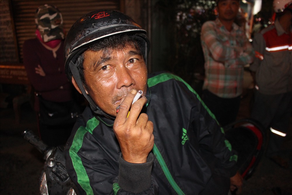 Anh Sáu Triệu thẩn thờ nhớ lại vụ tai nạn.