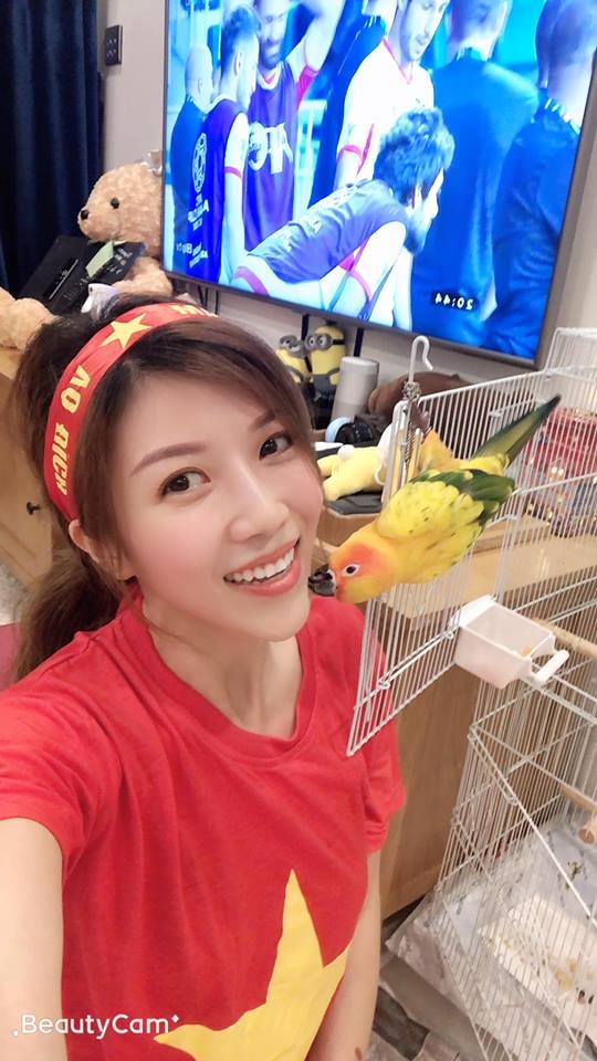 Trang Pháp hào hứng ăn mừng.