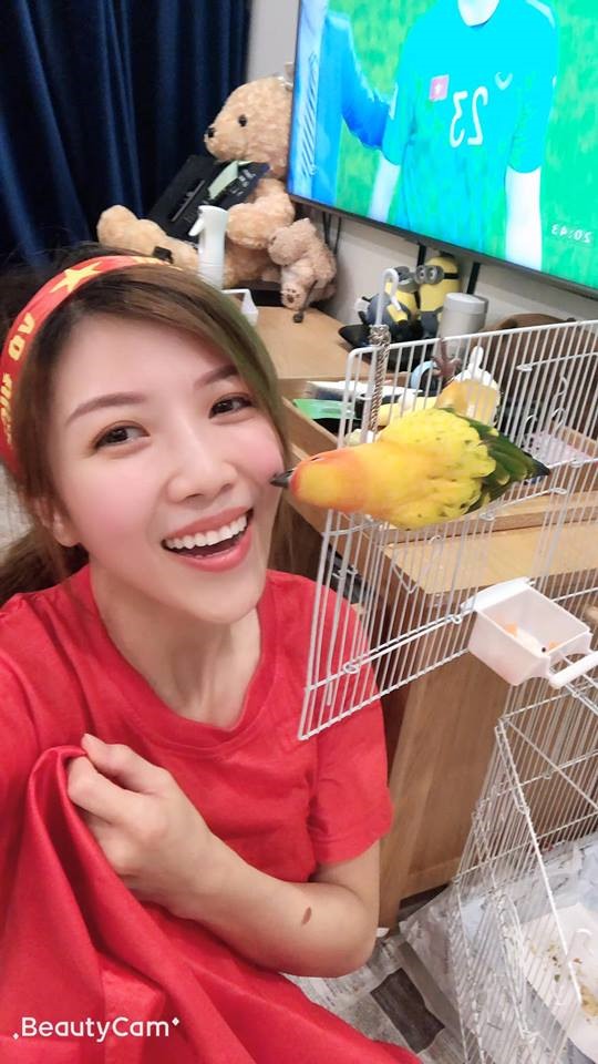 Trang Pháp hào hứng ăn mừng.