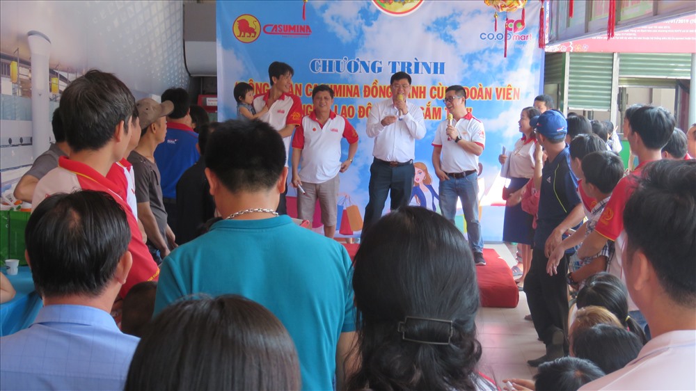 Ngoài mua sắm, đoàn viên, NLĐ còn được tham dự chương trình bốc thăm trúng thưởng với tổng trị giá hơn 40 triệu đồng