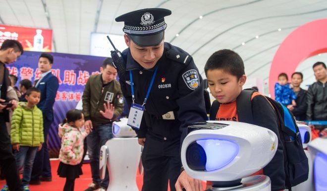 Nhiều công nghệ mới được triển khai phục vụ Xuân vận. Ảnh: SCMP.