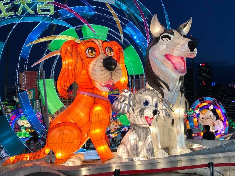 Lễ hội River Hongbao diễn ra vui tươi, các mô hình linh vật khổng lồ được mô phỏng và trưng bày, thu hút sự chú ý của đông đảo du khách. Nguồn: internet
