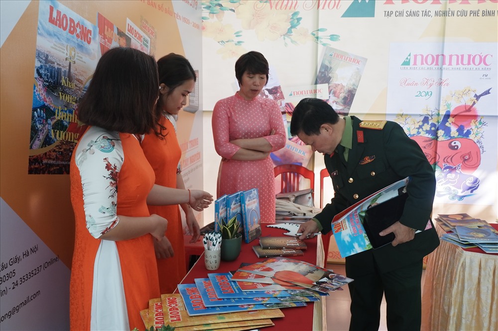 Gian trưng bày của Báo Lao động