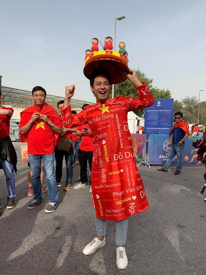 MC Phan Anh cũng có mặt tại Dubai để cổ vũ đội tuyển Việt Nam. Ảnh: Khánh Hòa.