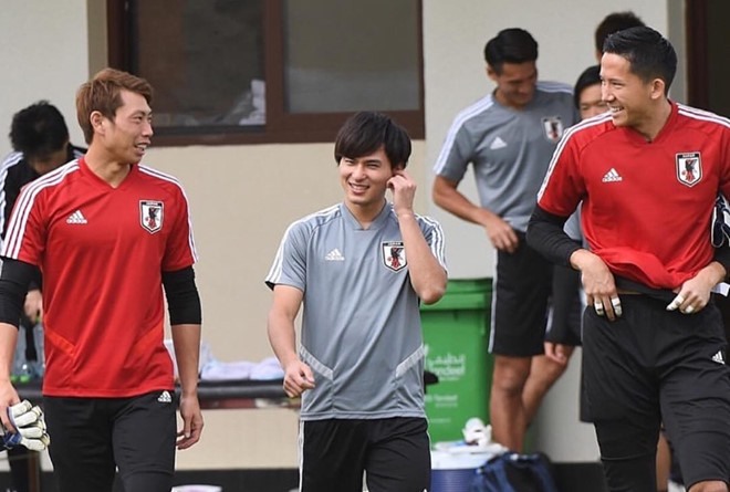 Với vẻ ngoài điển trai, Takumi sở hữu lượng fan nữ hùng hậu.