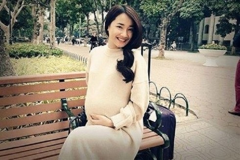 Thông tin Nhã Phương sinh con gái được lan truyền rộng rãi trên mạng xã hội.
