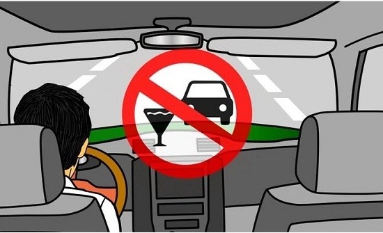 Tuyệt đối không uống rượu/bia khi lái xe. Ảnh minh họa