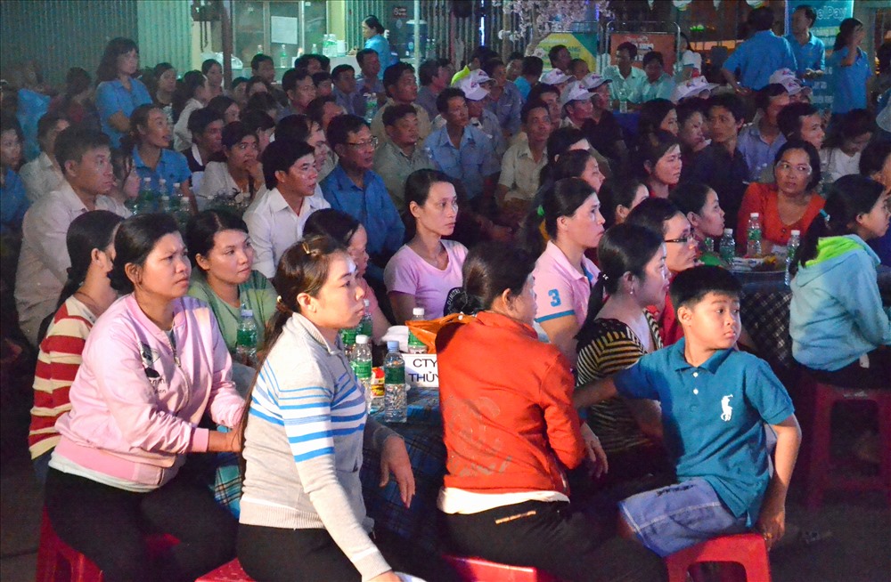 Có hàng trăm CNLĐ tham dự. Ảnh: Lục Tùng