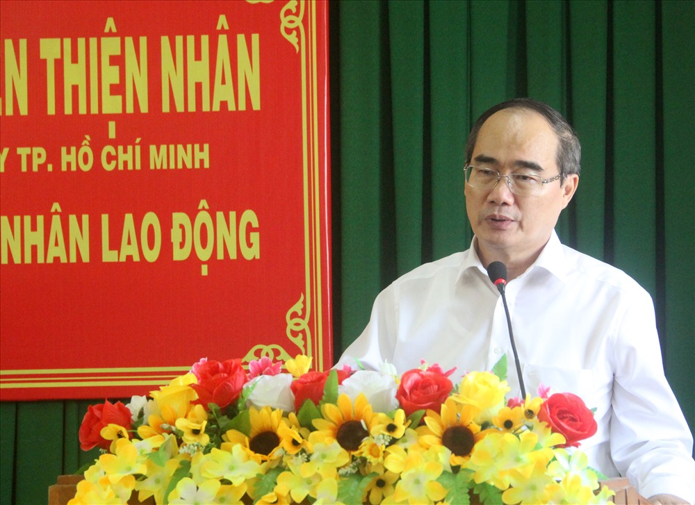 Ông Nguyễn Thiện Nhân phát biểu tại buổi trao quà