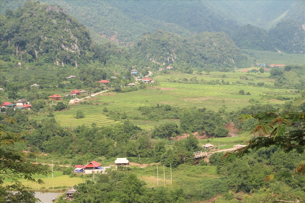 Toàn cảnh làng Mường ở giữa lòng Quảng Nam. Ảnh: Hàn Phong