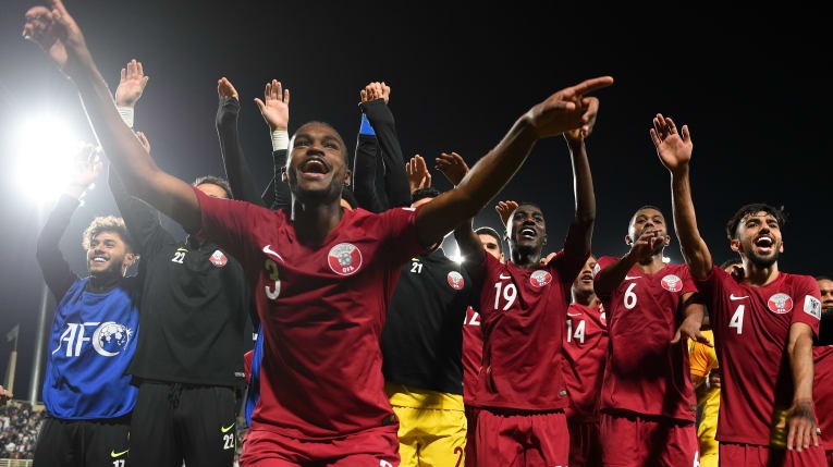 ĐT Qatar được đánh giá nhỉnh hơn đôi chút so với chủ nhà UAE. Ảnh AFC