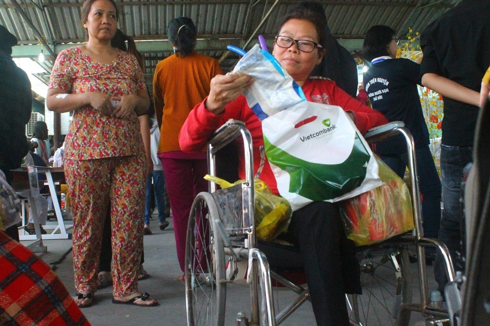 Niềm vui của bệnh nhân được tha hồ sắm tết