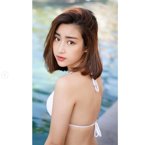 Từng trả lời phỏng vấn về việc ăn mặc “hở bạo” hơn so với trước đây, Đỗ Mỹ Linh cho biết: “Đôi lúc mình cũng phải thay đổi hình ảnh cho khán giả cảm thấy đỡ chán và Linh cũng muốn thử nhiều phong cách để định hướng xem bản thân phù hợp với phong cách nào và cũng không ngờ “hở bạo” lại được nhiều khán giả ủng hộ và quan tâm đến như vậy“.