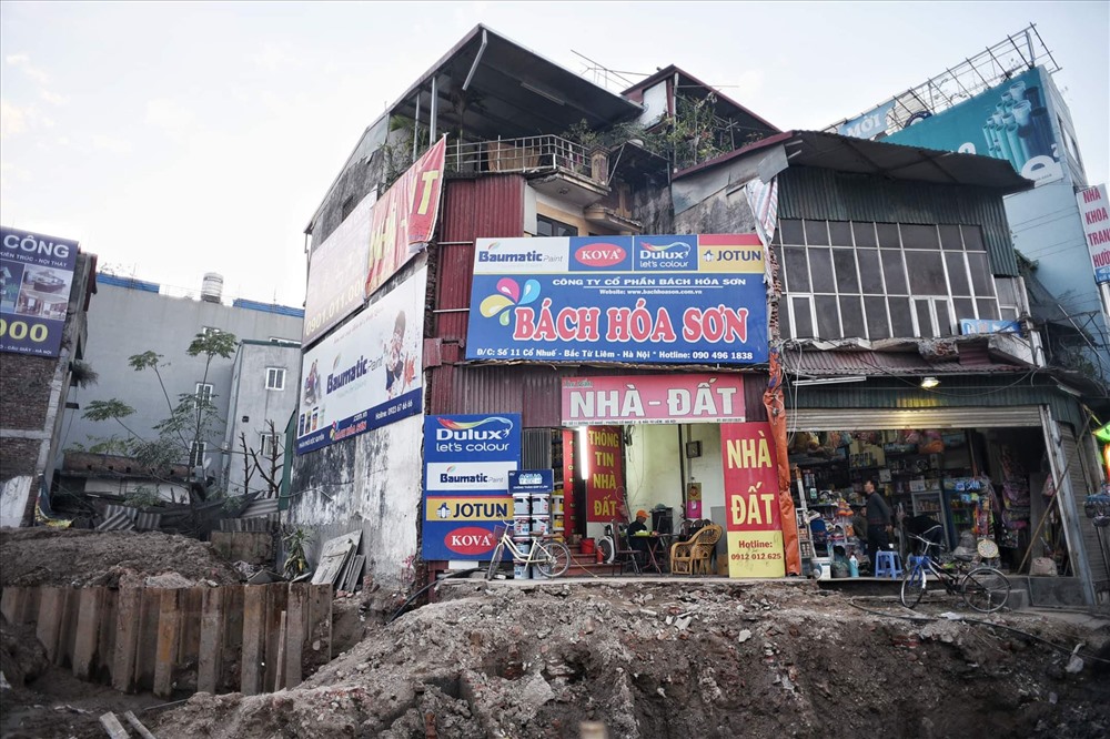 Nhà siêu mỏng chen nhau mọc lên trên đường Phạm Văn Đồng - Ảnh 2.