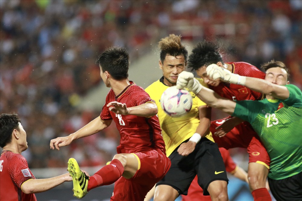 Văn Lâm là chốt chặn an toàn trong hành trình đăng quang AFF Cup 2018. Ảnh: H.A