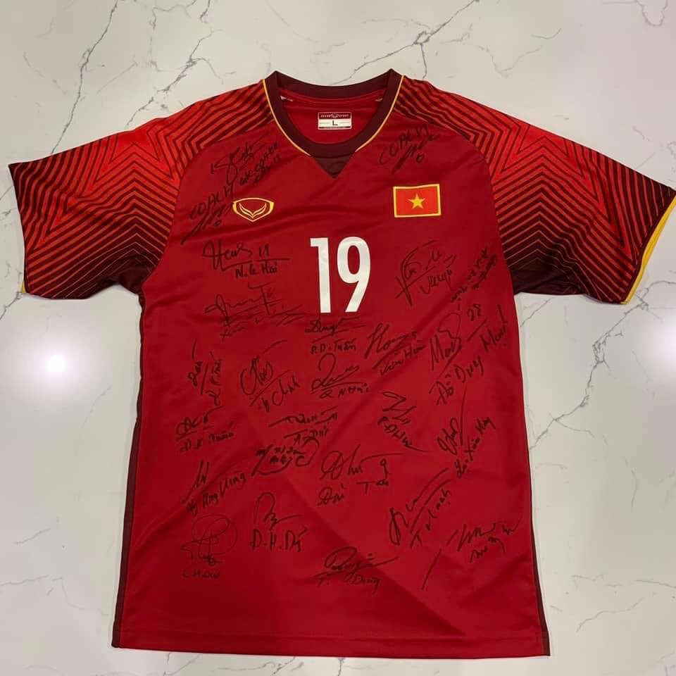 Chiếc áo đấu của Quang Hải.