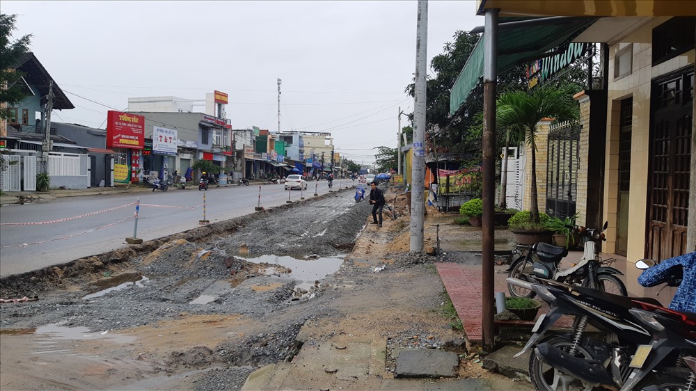 Ngổn ngang của dự án nâng cấp, mở rộng QL1A sau “năm lần” gia hạn. Ảnh: Y.T
