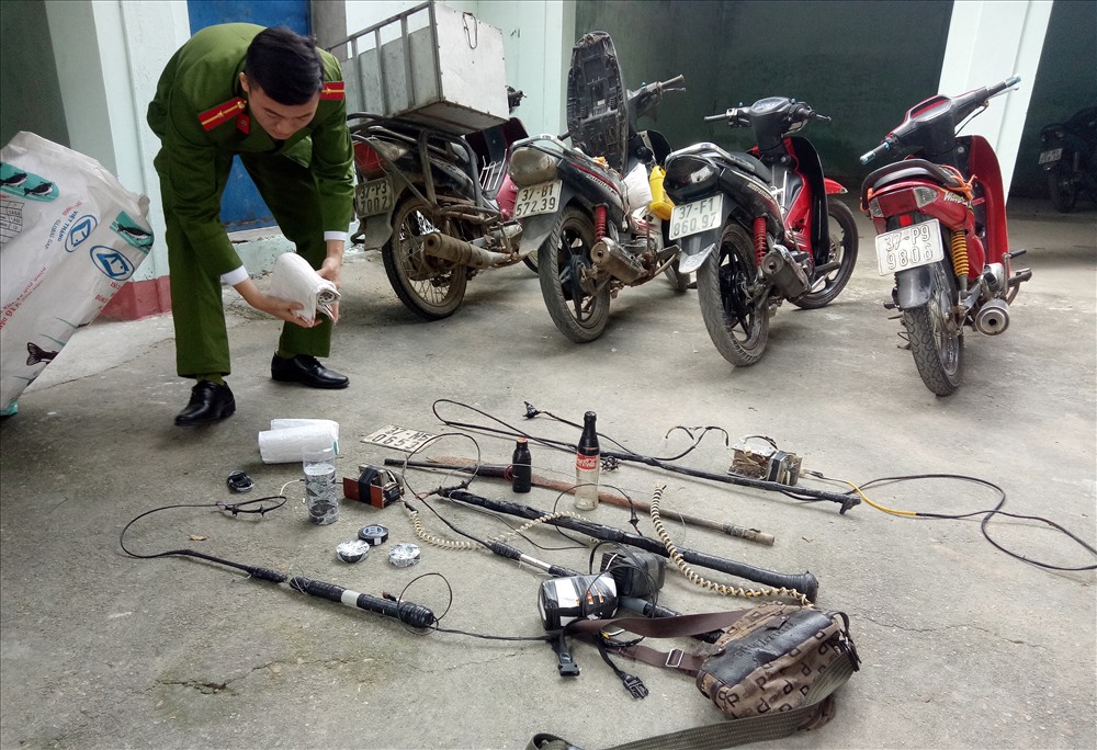 Các đối tượng cùng phương tiện dùng để hành nghề