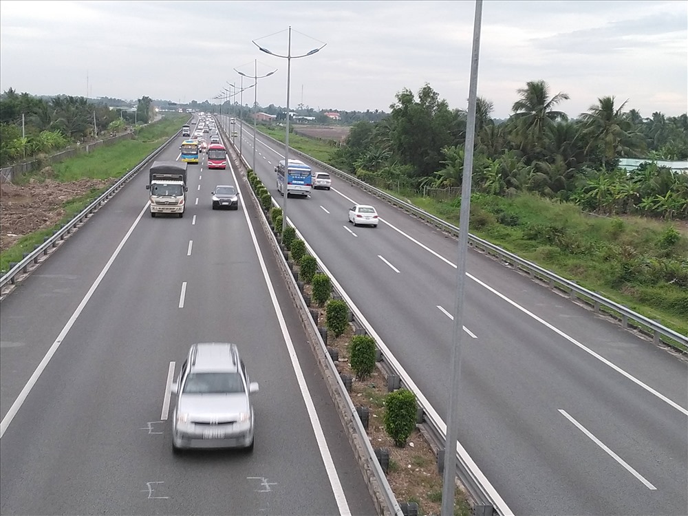 Giao thông thuận tiện trên cao tốc TP.HCM - Trung Lương.