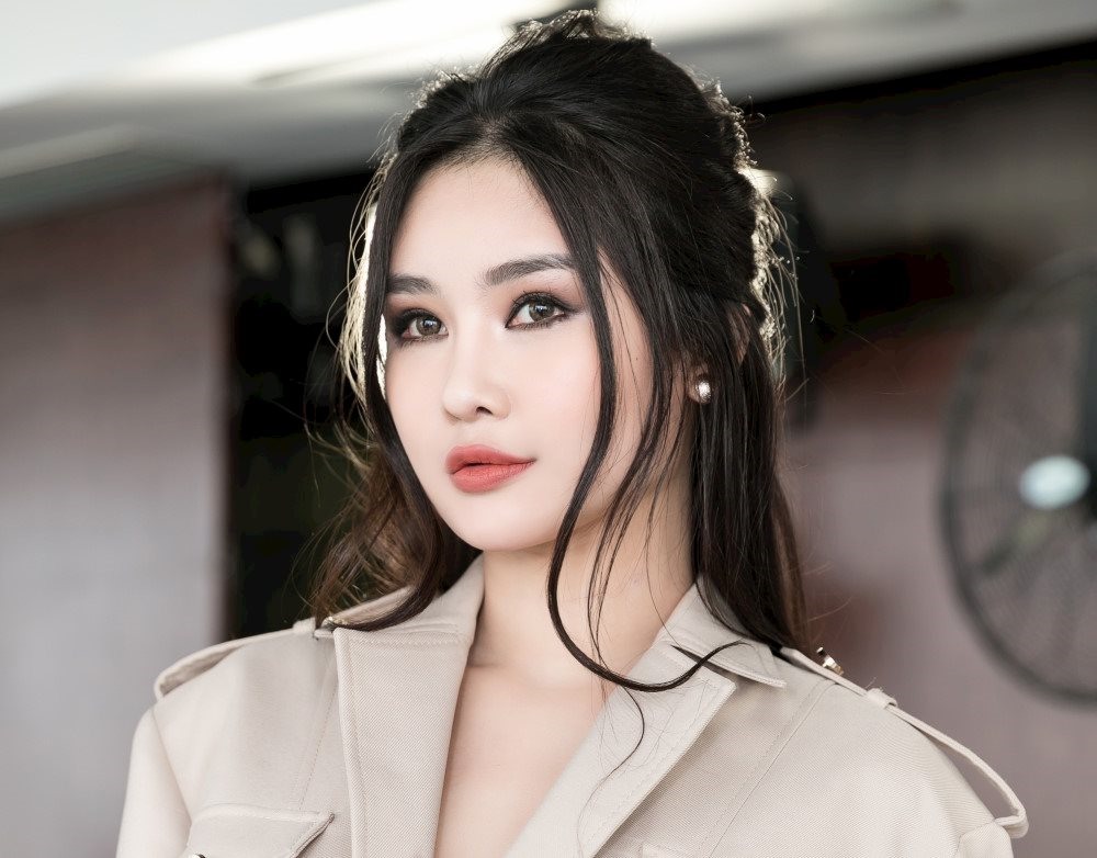 Lê Âu Ngân Anh gây nhiều tranh cãi kể từ sau khi đăng quang.
