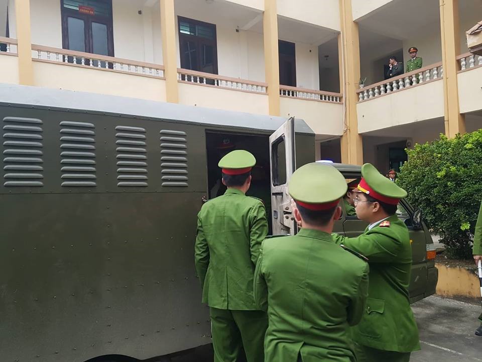 Các bị cáo đều có mặt tại tòa, trừ bác sĩ Hoàng Công Lương - Ảnh 5