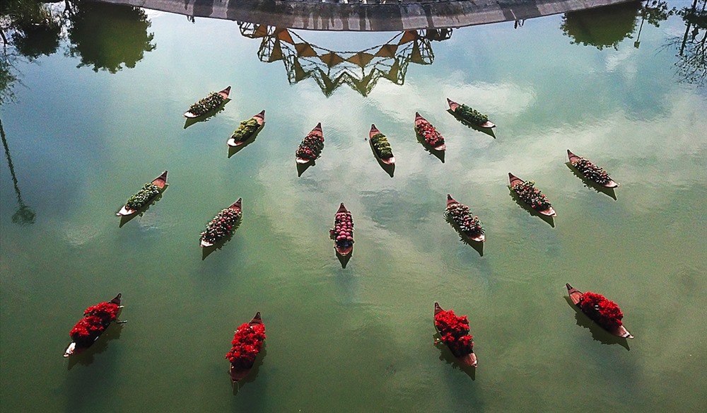 Đặc sắc thuyền hoa