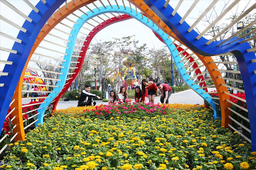 Muôn hoa đua sắc