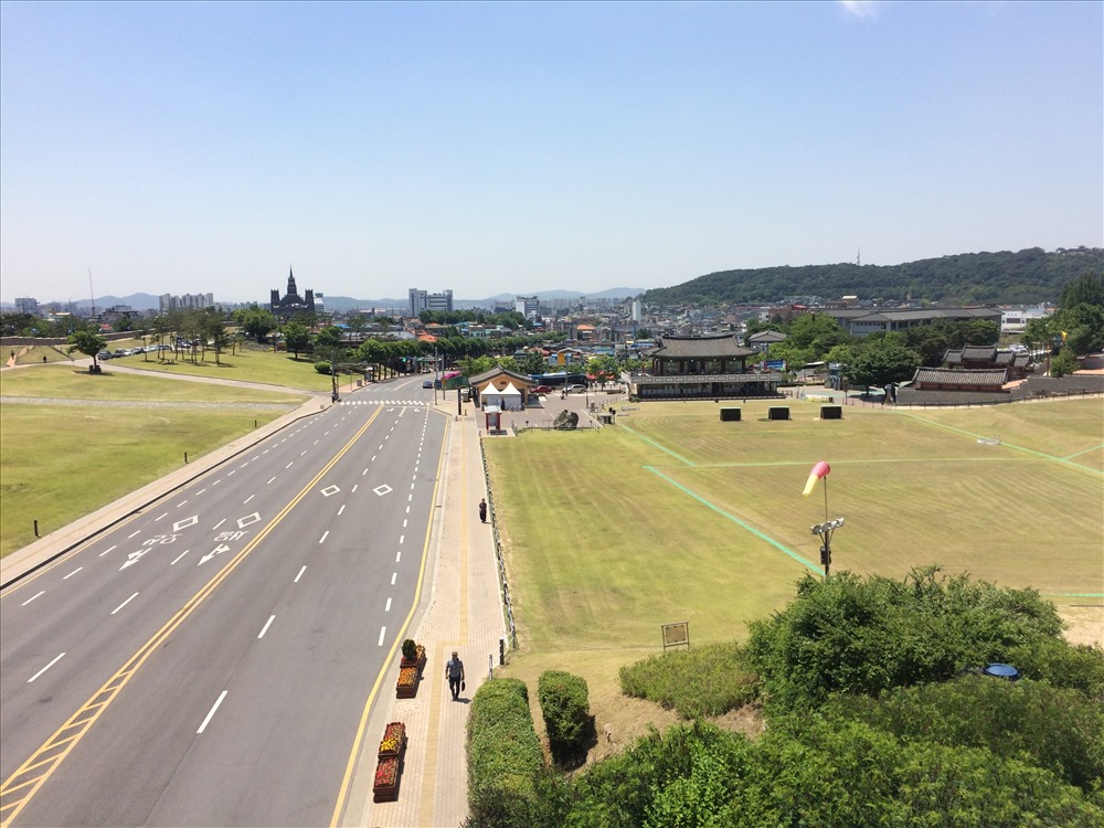 Di tích thành cổ Hwaseong ở Suwon, Hàn Quốc. Ảnh: Thanh Hải