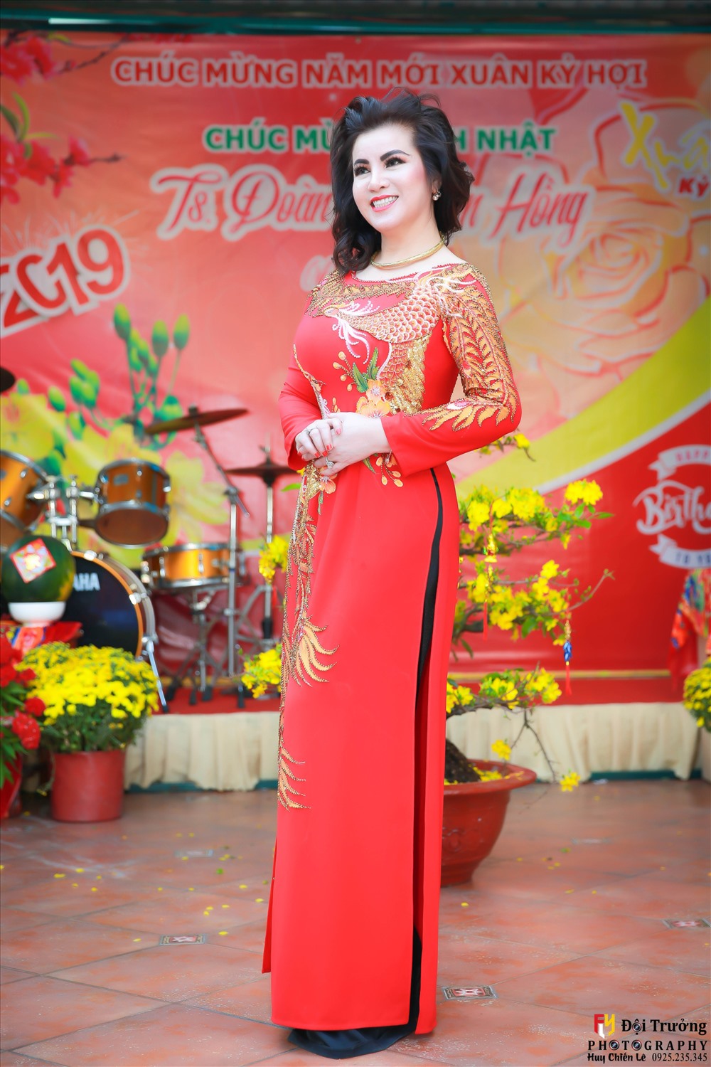 Đệ nhất Hoa hậu Quý bà Thế giới Đoàn Thị Kim Hồng.