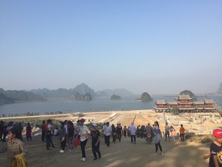 Chùa Tam Chúc nhìn từ trên cao.