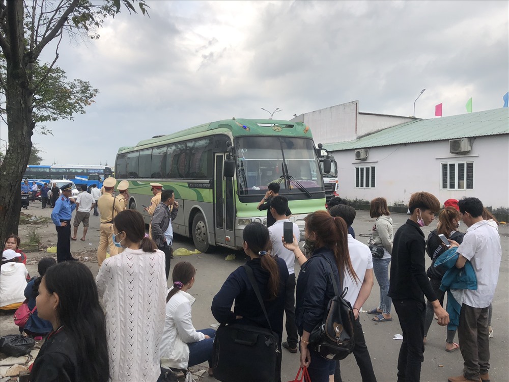 Toàn bộ hành khách qua xe khác để tiếp tục hành trình.