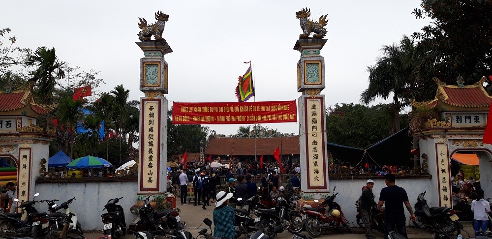 Đình làng Vĩnh Khê có hàng trăm năm tuổi, được xếp vào di tích Quốc gia.