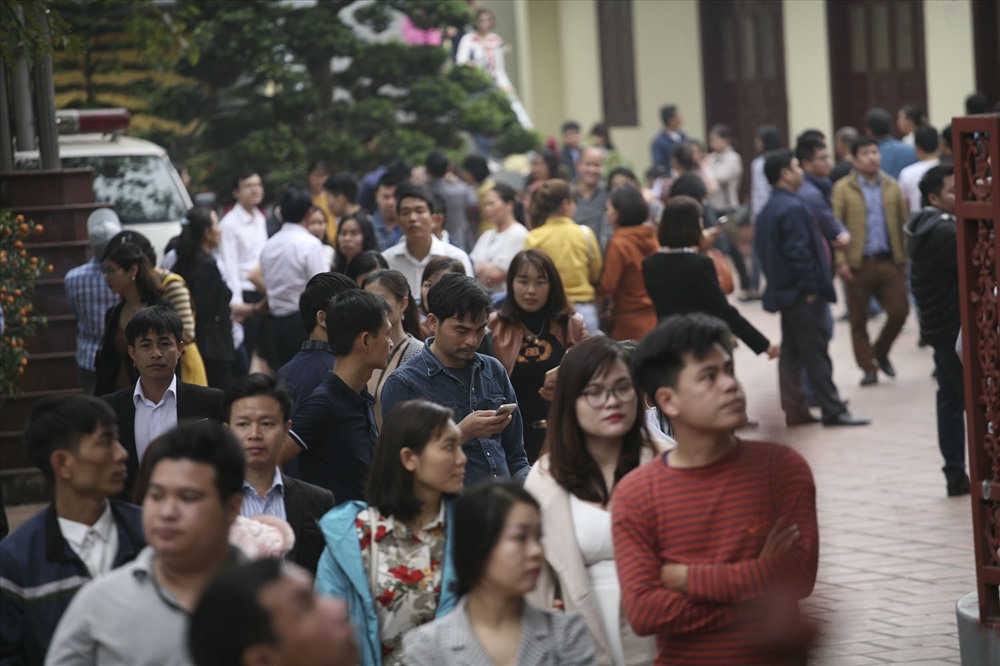 Phủ Tây Hồ nằm tại phường Quảng An, quận Tây Hồ được xem là một trong những nơi linh thiêng, thu hút hàng vạn du khách mỗi dịp đầu xuân.