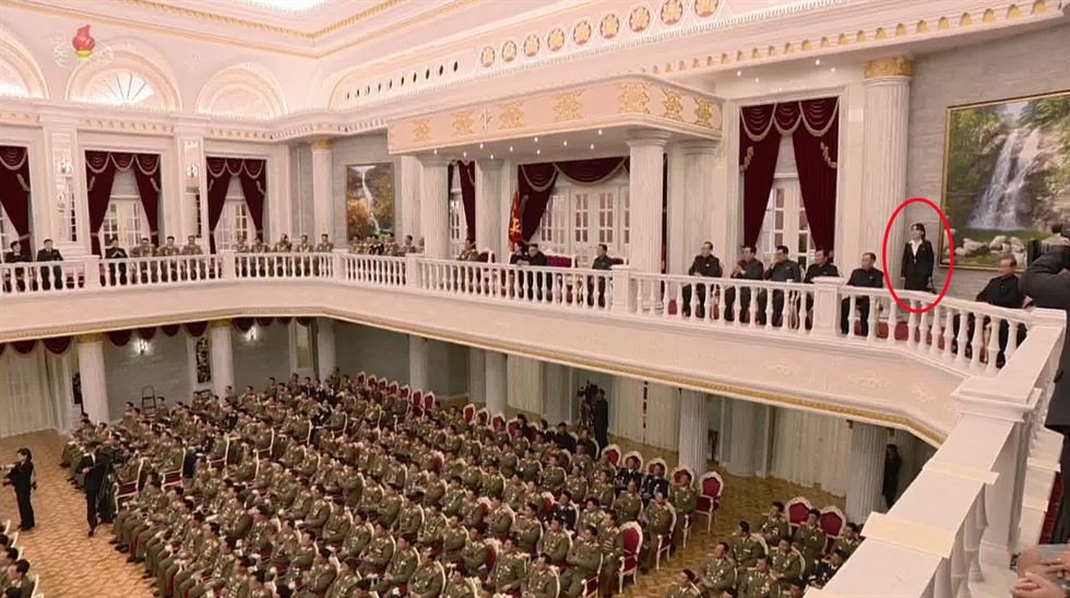 Bà Kim Yo-jong - em gái của Kim Jong-un và Phó chủ nhiệm Ban Tuyên giáo đảng Lao động Triều Tiên (WPK) theo dõi màn trình diễn của nhóm State Merited Chorus. Ảnh: KCNA-Yonhap.