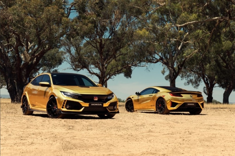 Chiếc Honda Civic Type R và siêu xe hybrid NSX được khoắc lên “màu áo” mới trông cực kỳ “sang chảnh“.