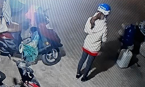 Hình ảnh nữ sinh trước khi đi giao gà được trích xuất từ camera.