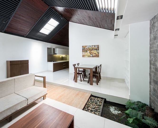Tuy nhiên, với nội thất và bố cục đơn giản, thiết kế vẫn không gây ra cảm giác ngộp và chật hẹp.