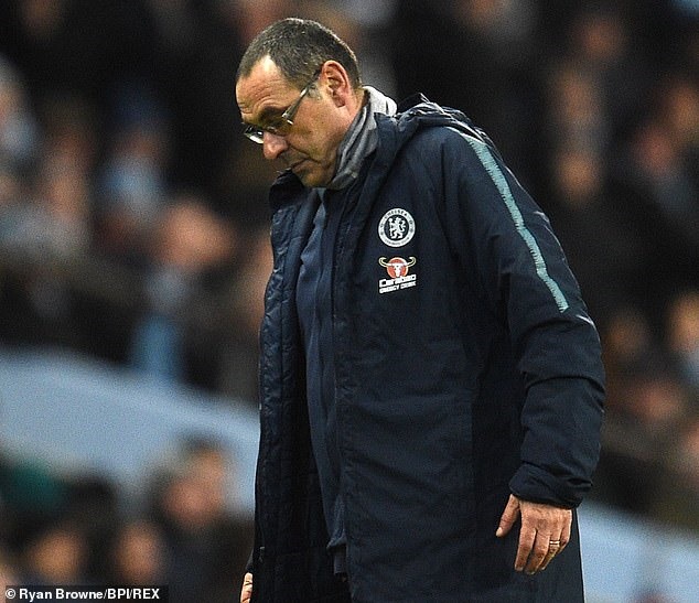 HLV Sarri còn nhiều việc phải làm để cải thiện phong độ cho Chelsea. Ảnh: BPI.
