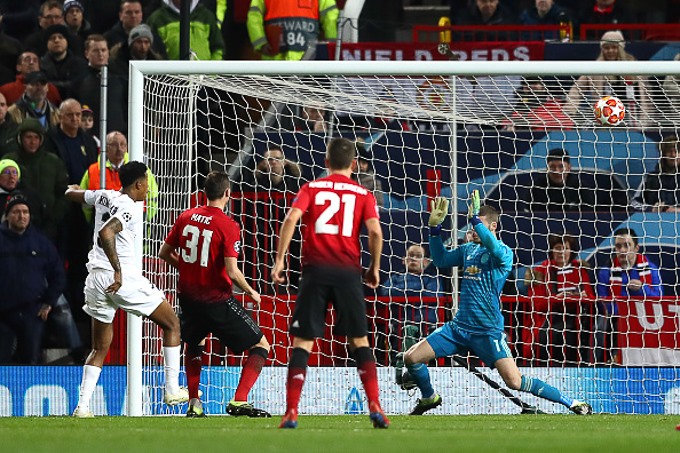 Trung vệ Kimpembe bất ngờ mở tỉ số ở phút thứ 53 (Ảnh: Getty)