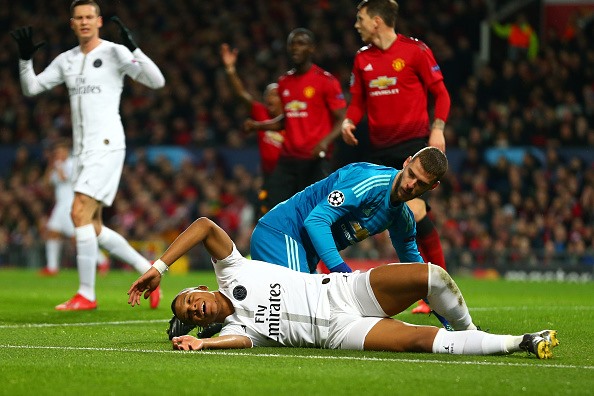 Kylian Mbappe bỏ lỡ cơ hội ngon ăn nhất trong hiệp 1 (Ảnh: Getty)