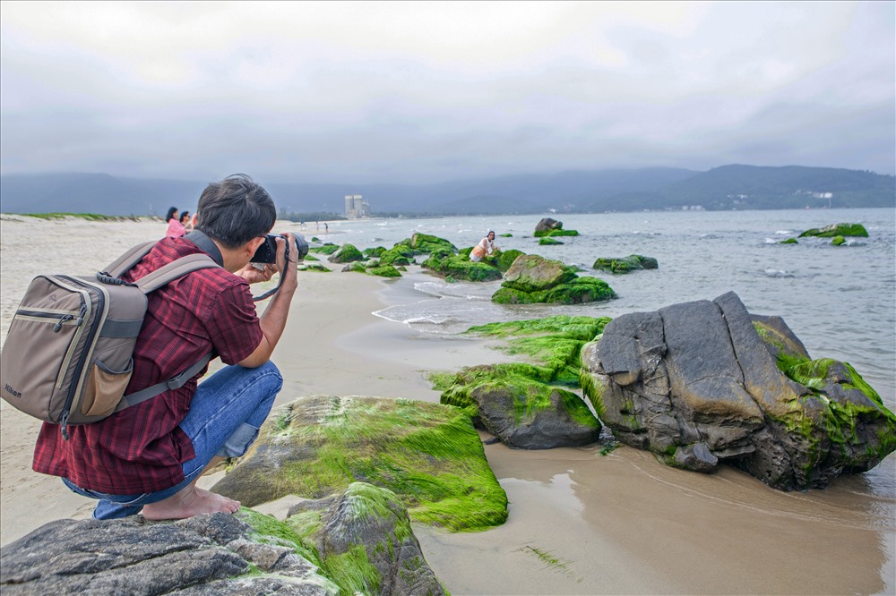 Bãi đá rạn Nam Ô cũng là nơi lý tưởng để các nhiếp ảnh tạo nên những tác phẩm tuyệt đẹp.