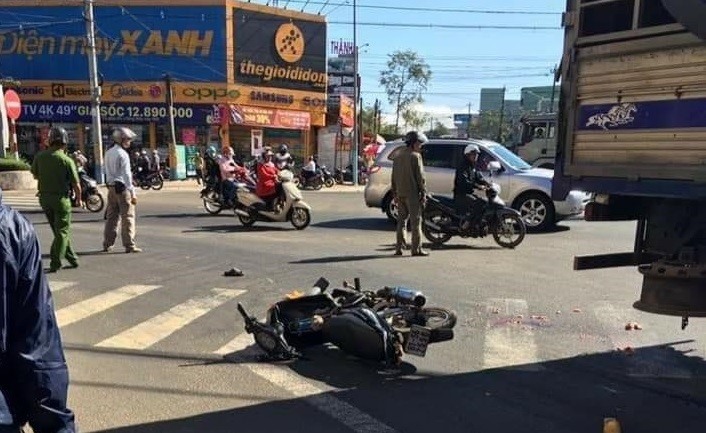 Hiện trường vụ tai nạn thương tâm. Ảnh: nguoiduatin.vn.
