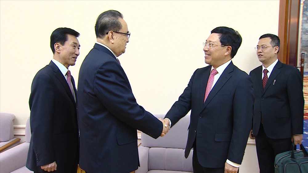 Phó Thủ tướng, Bộ trưởng Ngoại giao Phạm Bình Minh hội đàm với Trưởng Ban Quốc tế Đảng Lao động Triều Tiên Ri Su Yong. Ảnh: BNG