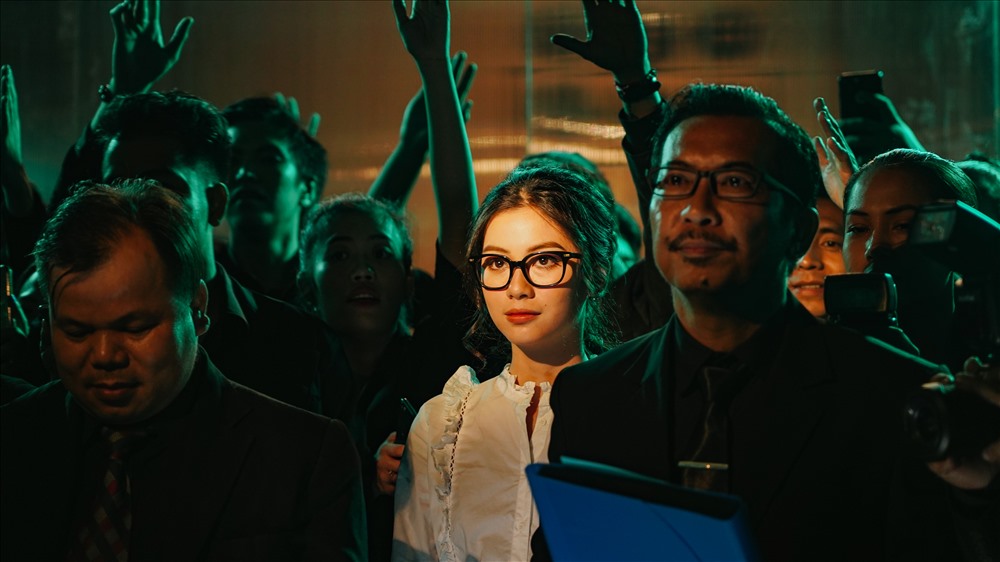 Vào đúng dịp Valentine 2019, nam ca sĩ Dương Edward chính thức tung ra MV “bạc tỉ” có tên “Ai là em?”.