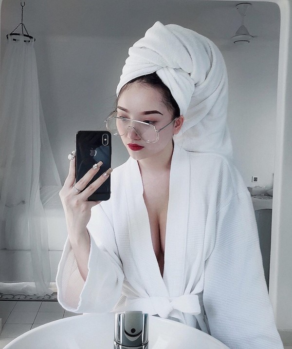 Nhan sắc bạn gái hậu vệ Vũ Văn Thanh.
