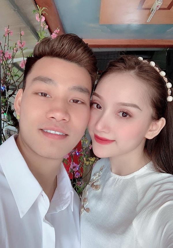 Văn Thanh và bạn gái.
