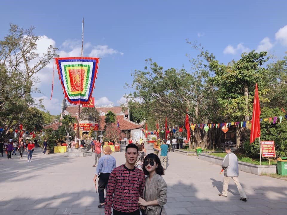 Cầu thủ Huy Hùng và bạn gái.