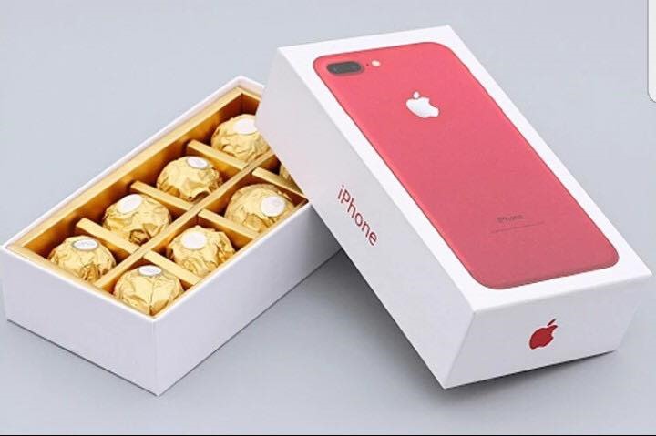 Mẫu socola hình iPhone X hút khách.